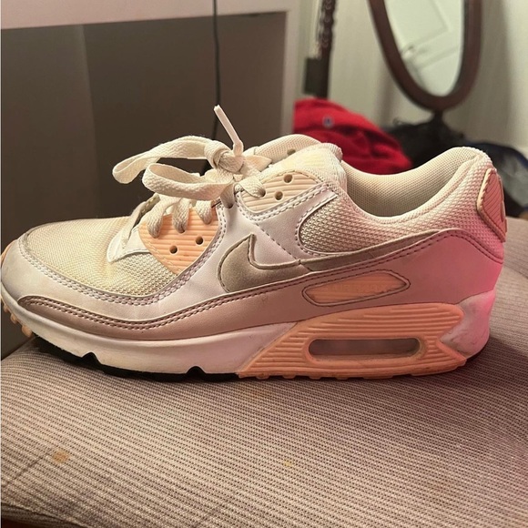 Nike Shoes - Pink Nike Airmaxes rarely worn